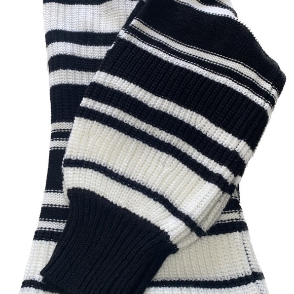 🖤🤍🖤JESSICA SIMPSON (NWT) BLACK/WHITE STRIPE V-NECK SWEATER - SIZE LARGE. - Picture 5 of 9